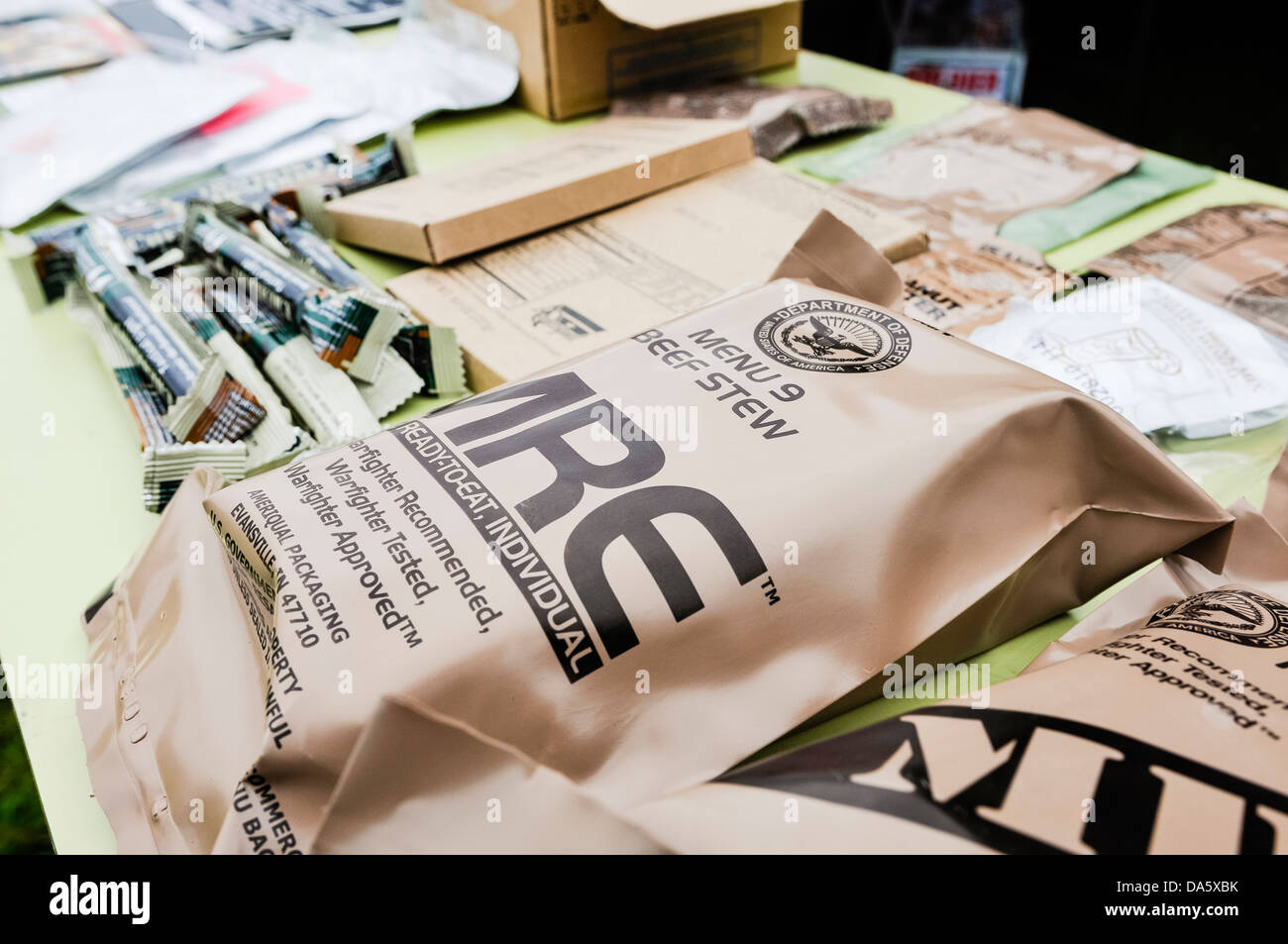 Amerikanischer Soldat Diensthemd US MRE Rationen (Mahlzeit, bereit zu essen)-Rindfleisch-Eintopf Stockfoto