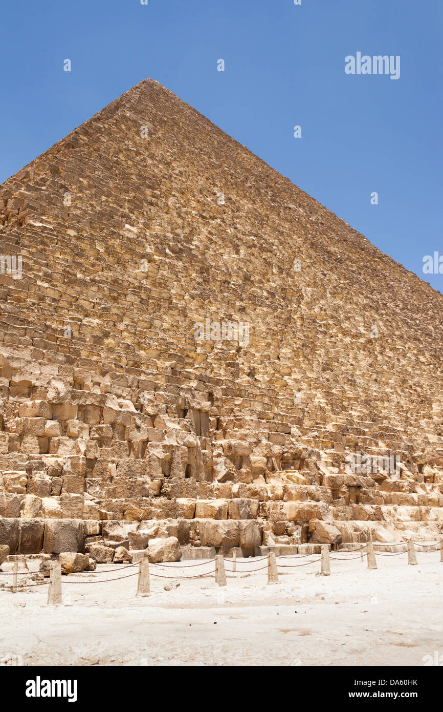 Große Pyramide von Giza, auch bekannt als Pyramide von Khufu und Pyramide von Cheops, Gizeh, Kairo, Ägypten Stockfoto