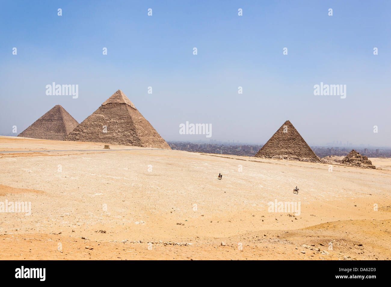 Große Pyramide von Gizeh (Pyramide von Khufu und Cheops), Pyramide von Khafre (Chephren) und Pyramide des Mykerinos, Giza, Ägypten Stockfoto