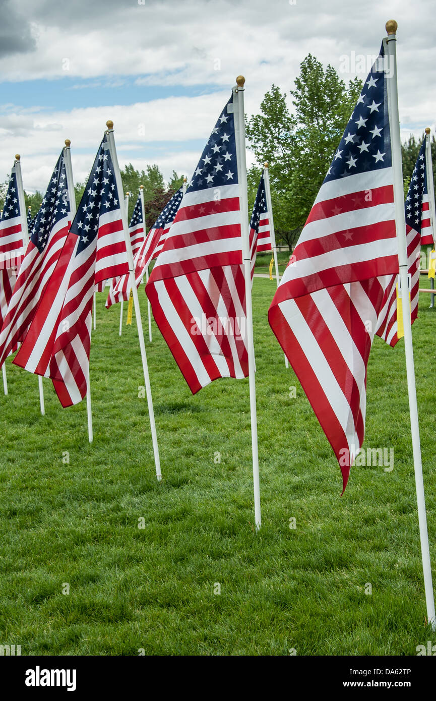 Amerikanische Flaggen auf dem Display während Gedenktag in Garden City, Idaho. Stockfoto