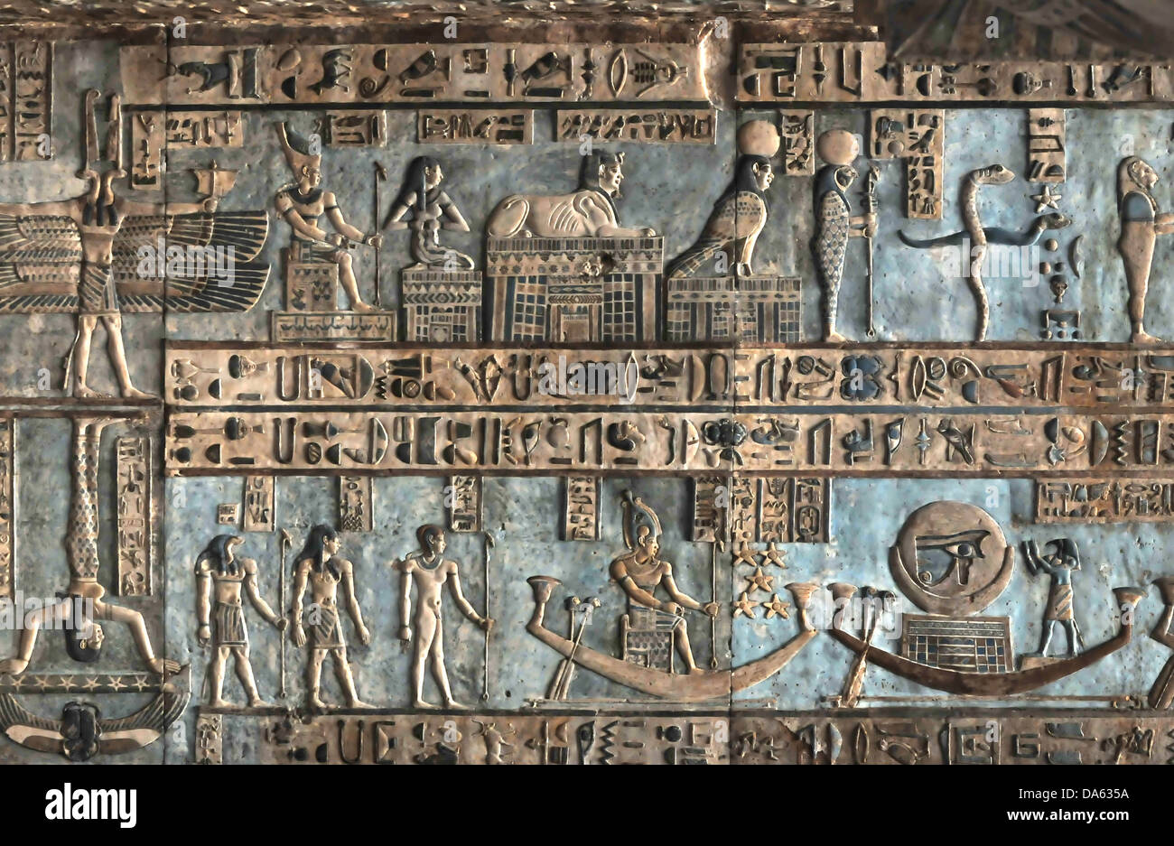 Atemberaubende Detail der gemalten Basrelief Frühstücksterrasse in der Zodiak-Serie des antiken ägyptischen Fruchtbarkeit und Liebe Tempels des go Stockfoto