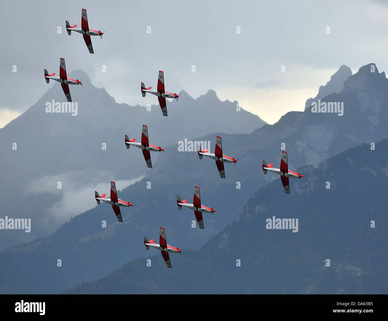 SION, Schweiz, Schweizer Luftwaffe PC-7 Team in Ausbildung an der Breitling-Luft zeigen.  17. September 2011 in Sion, Schweiz Stockfoto