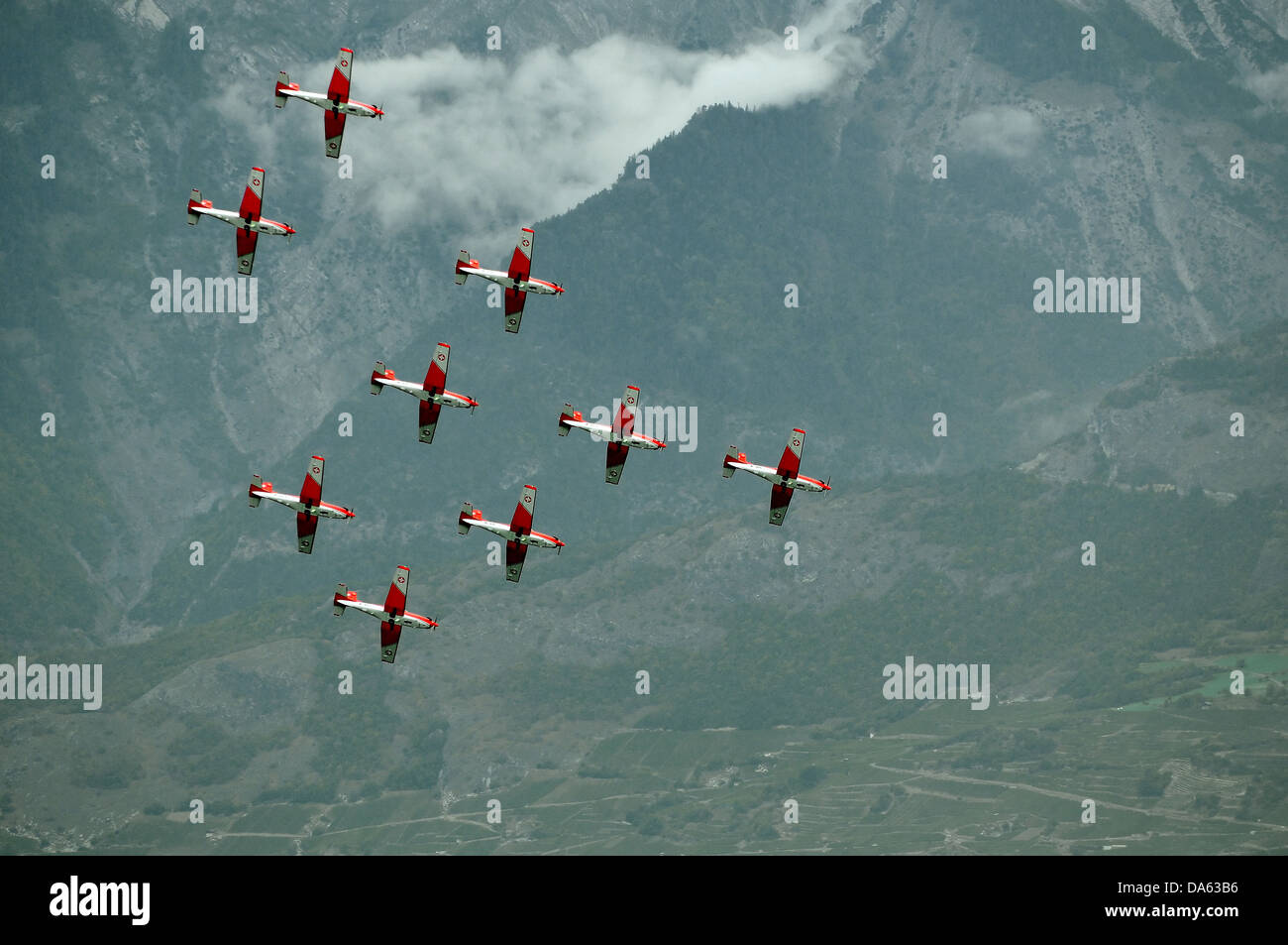 SION, Schweiz, Schweizer Luftwaffe PC-7 Team in Ausbildung an der Breitling-Luft zeigen.  17. September 2011 in Sion, Schweiz Stockfoto