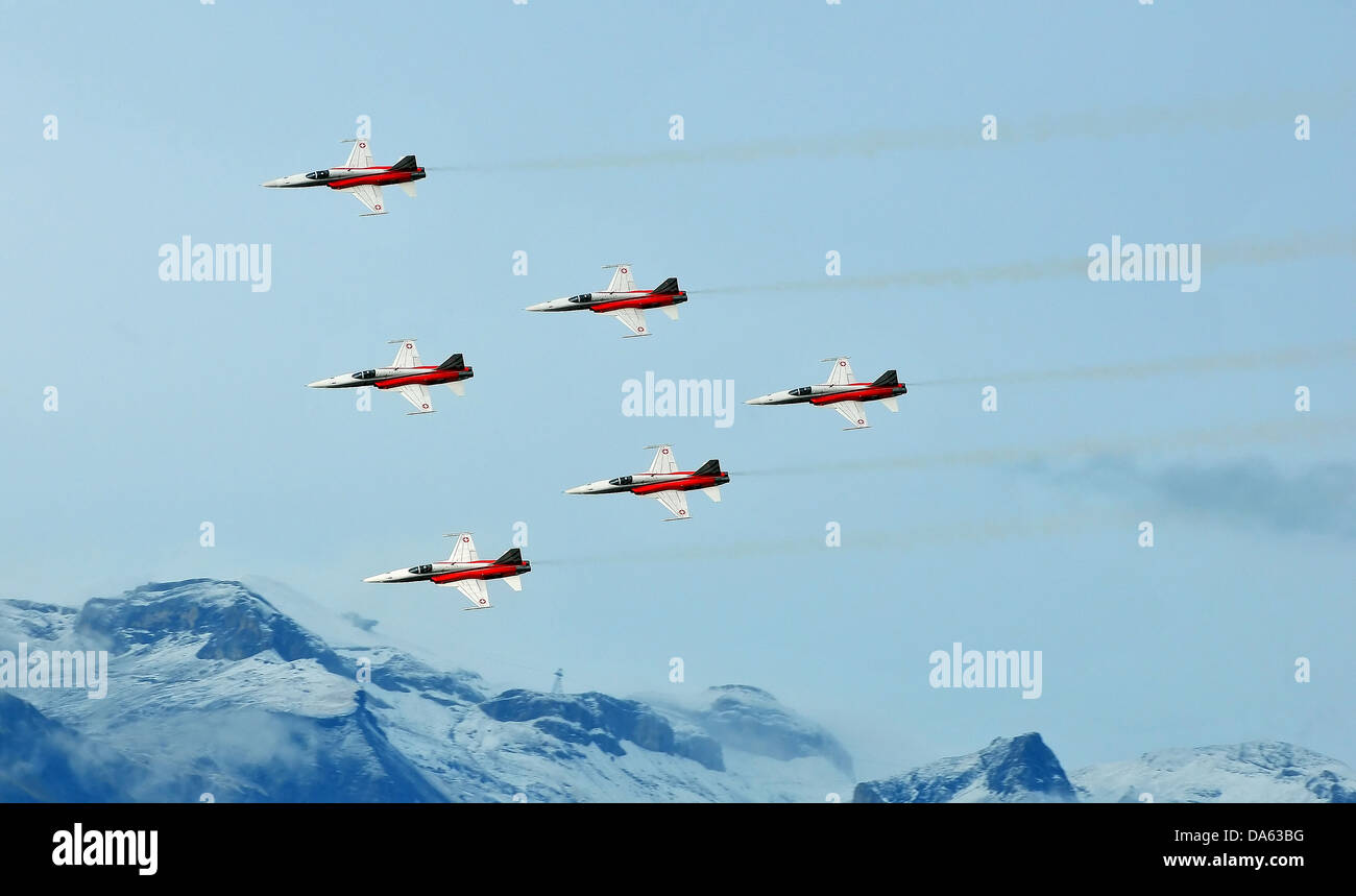 SION, Schweiz, Schweizer Luftwaffe Team in den Bergen bei Breitling Air show.  18. September 2011 in Sion, Schweiz Stockfoto