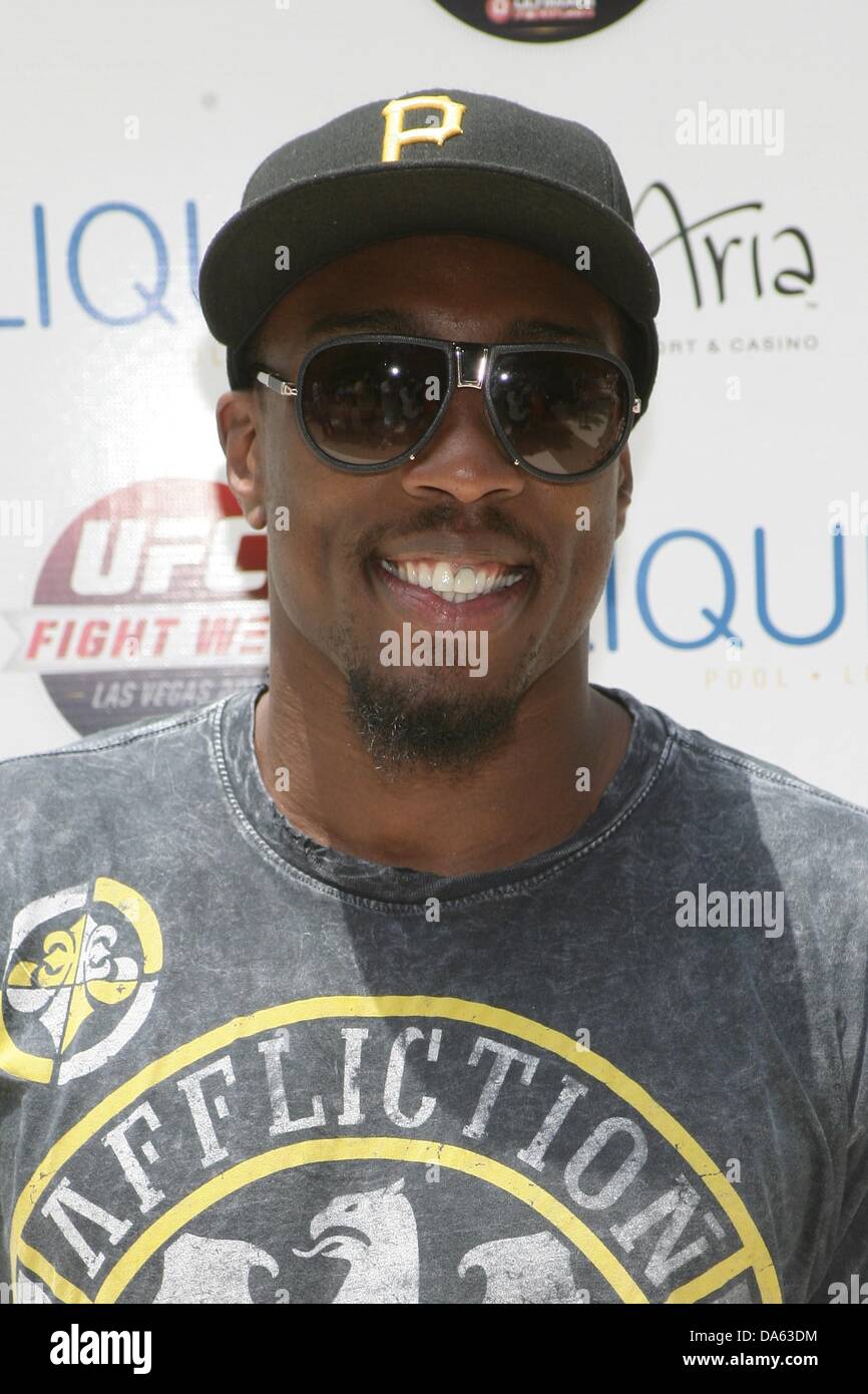 Las Vegas, NV. 4. Juli 2013. Phil Davis im Ankunftsbereich für offizielle UFC kämpfen Woche Pool-Party im LIQUID Pool Lounge, Aria Resort &amp; Casino im City Center, Las Vegas, NV 4. Juli 2013. Bildnachweis: James Atoa/Everett Collection/Alamy Live-Nachrichten Stockfoto