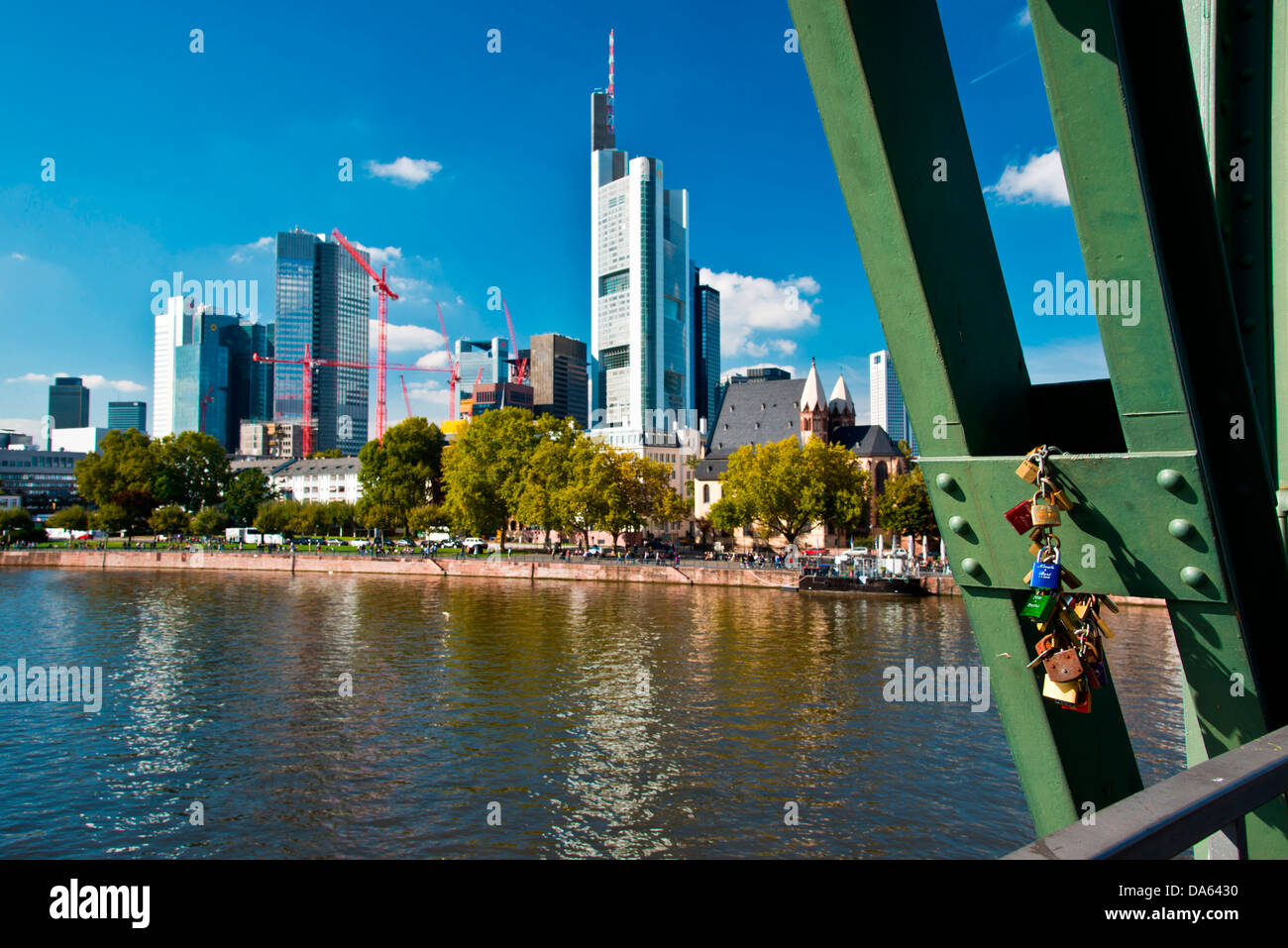 lieben Sie Schlösser, Vorhängeschlösser, Schlösser, Liebe, Brücke, Eiserne Steg, Commerzbank, Frankfurt Am Main, Frankfurt am Main, Frankfurt, Stockfoto