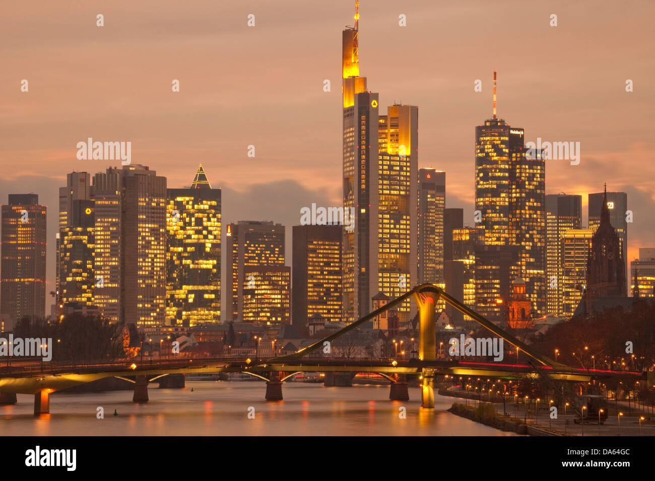 Frankfurt am Main, Frankfurt, Fluss, Fluss, Main, Körper von Wasser, Wasser, Gebäude, Bau, Nacht, dunkel, Stadt, Stadt, Keim Stockfoto