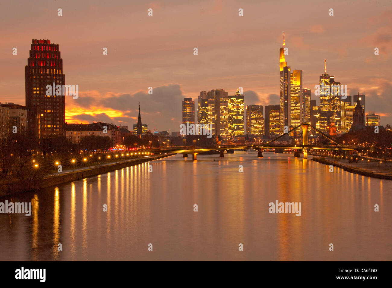 Frankfurt am Main, Frankfurt, Fluss, Fluss, Main, Körper von Wasser, Wasser, Gebäude, Bau, Nacht, dunkel, Stadt, Stadt, Keim Stockfoto
