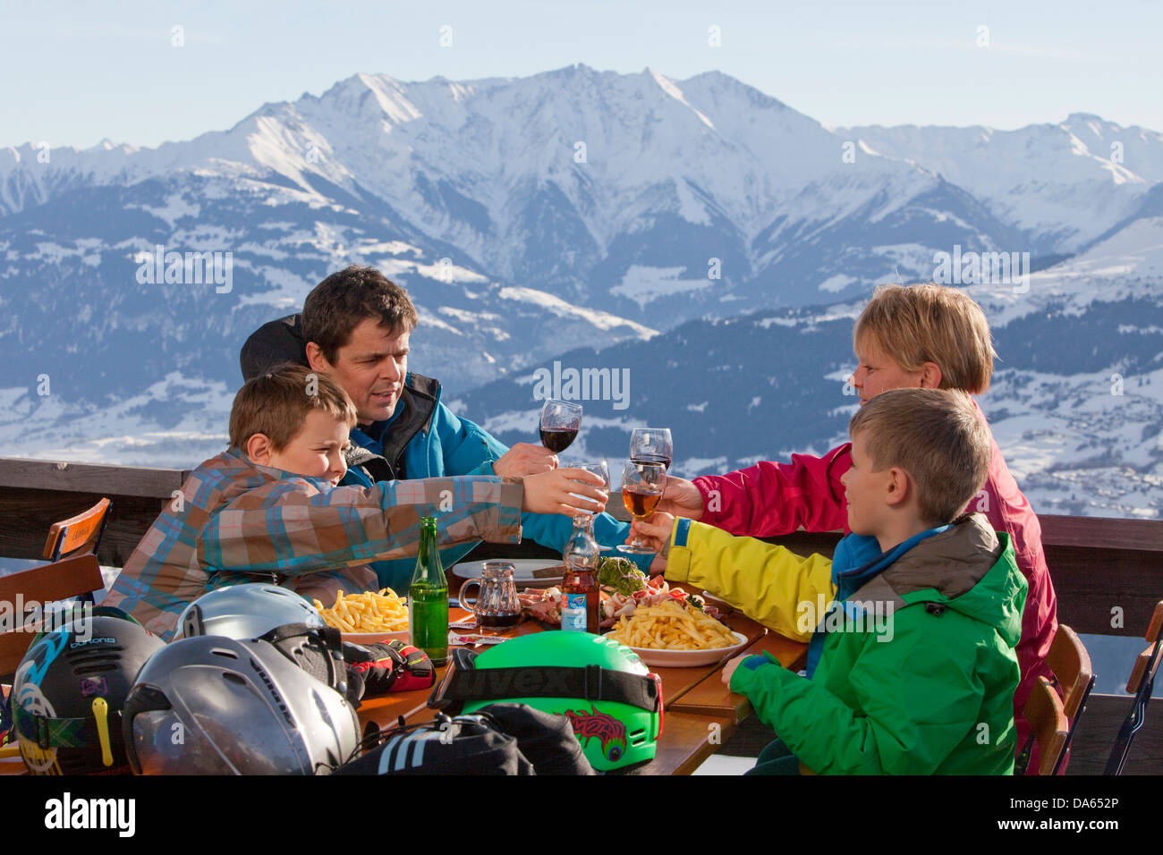 Familie, Bergrestaurant, Brigels, Berg, Berge, Familie, Ski, Skifahren, Wintersport, Carving, Partyservice, Restaurant, ho Stockfoto