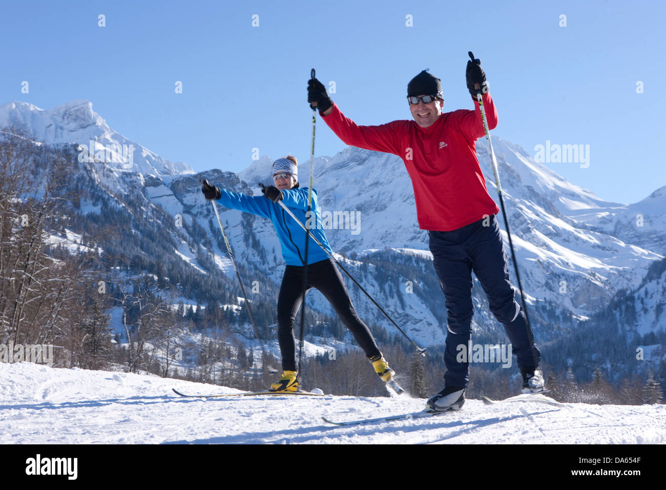 Langlauf, ski, Winter, Dorf, Lauenen, Kanton Bern, Berner Oberland, Langlauf, ski, Schweiz, Europa, paar, Stockfoto