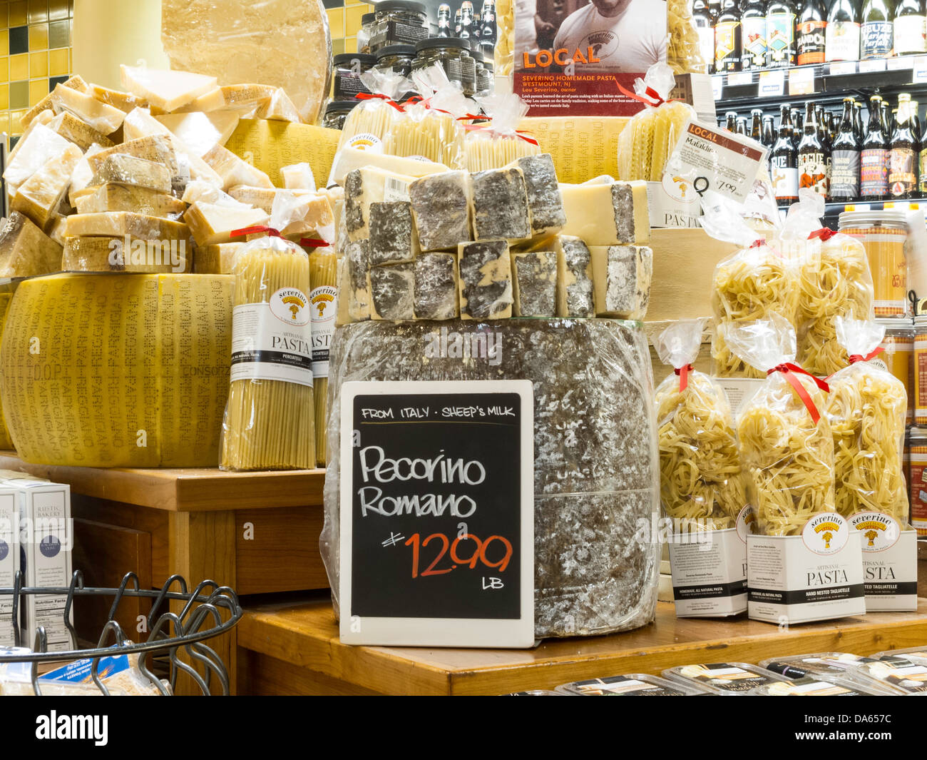 Käse-Display, Whole Foods Market in Chelsea, NYC Stockfoto