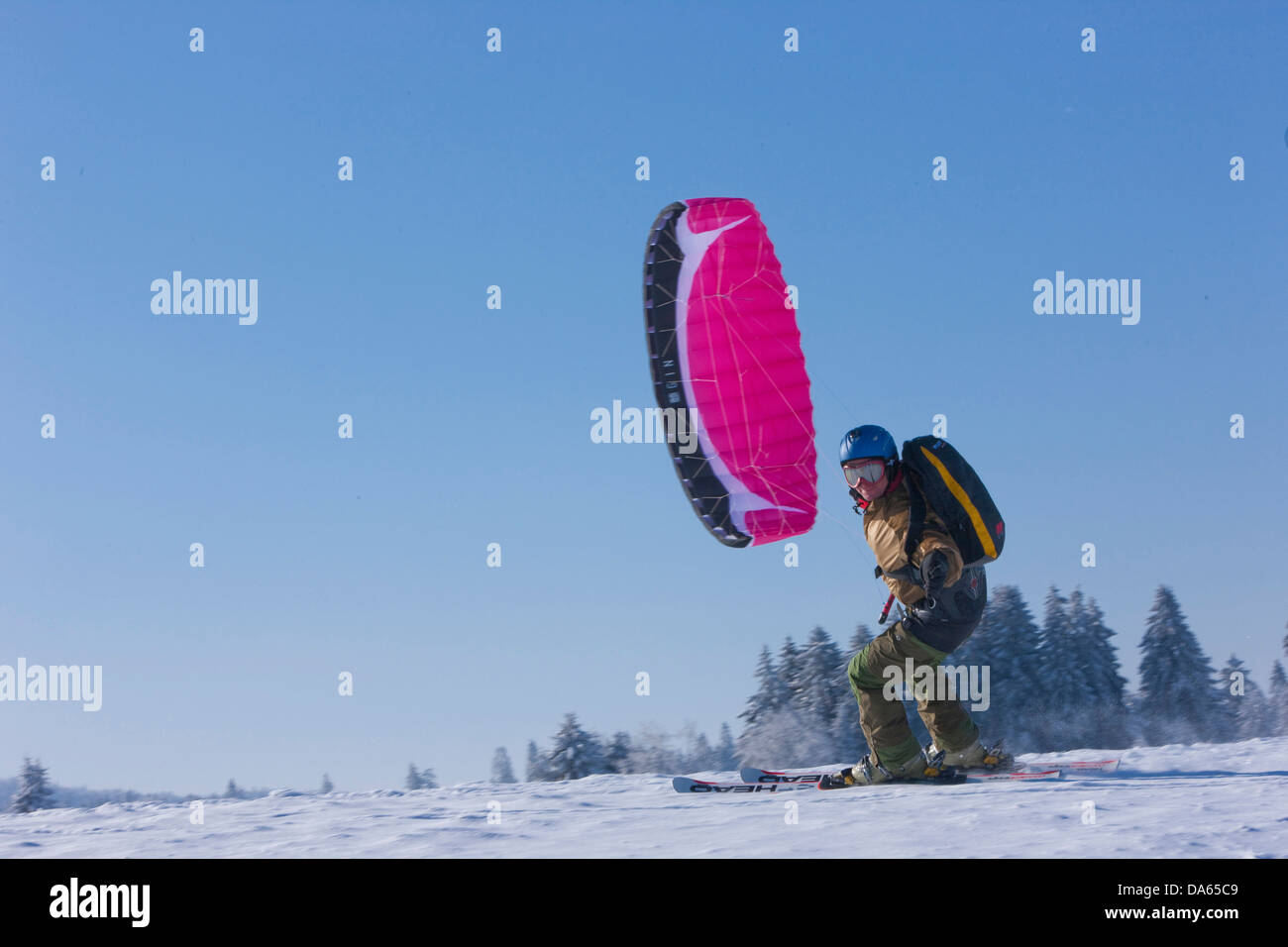 Snowkite Kite Skifahren, Ski, Snow Kiten, Jura, Winter, Kanton, JU, Jura, winter Sport, Schweiz, Europa, Saignelegier Stockfoto