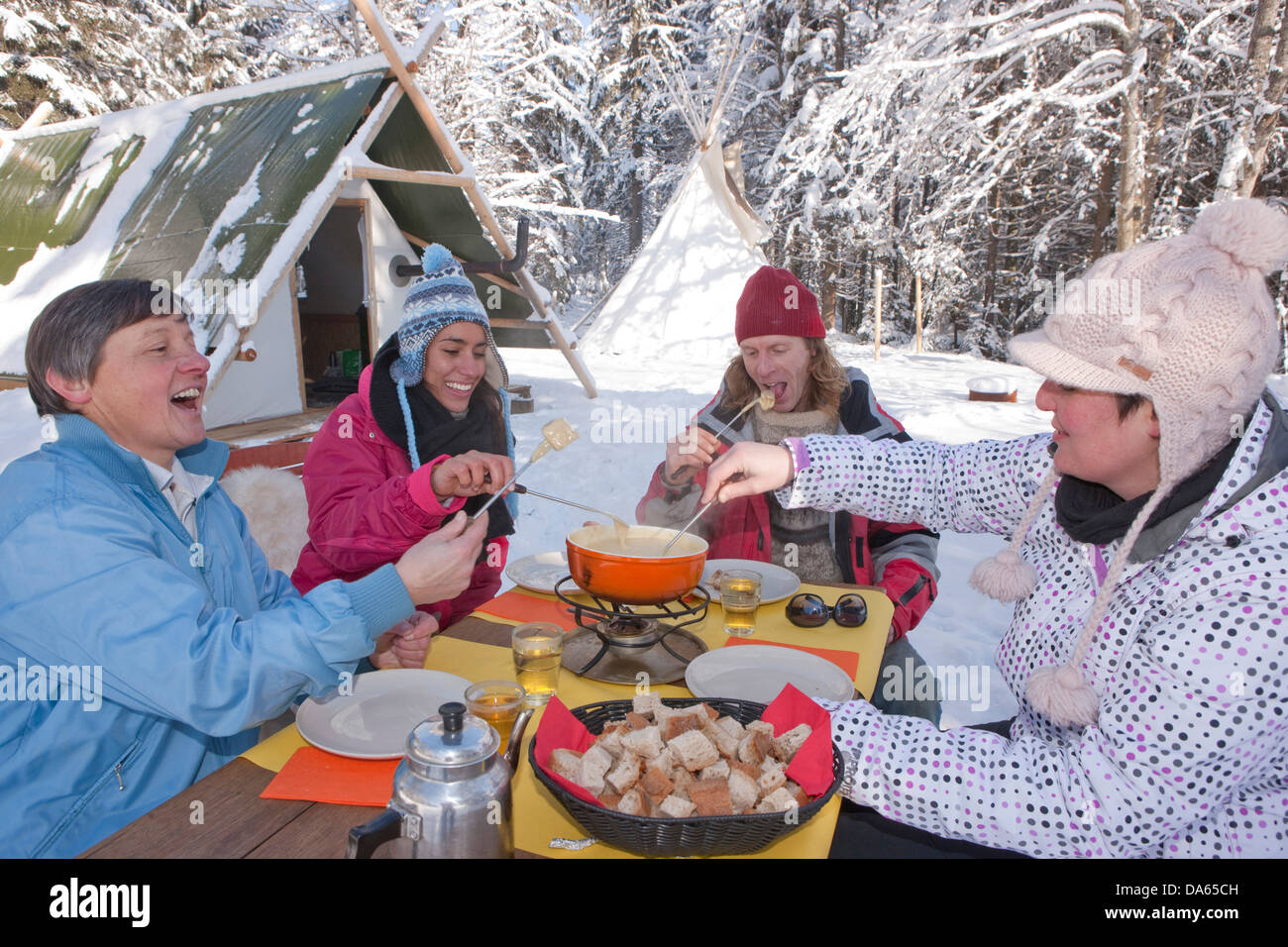 Fondue, Biwak, Jura, Winter, Kanton, JU, Jura, Wintersport, Essen, Essen, Hütte, Berghaus, Almhütte, Käse, richtet Stockfoto