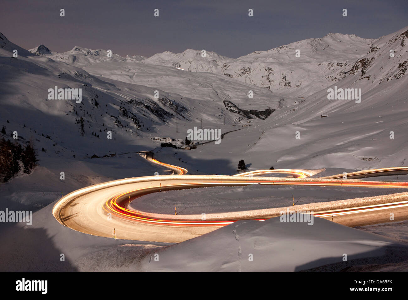 Julier, Bergpass, Pass, Straße, Nacht, dunkel, Verkehr, Transport, Kanton, GR, Graubünden, Graubünden, Schweiz, Europa, Stockfoto