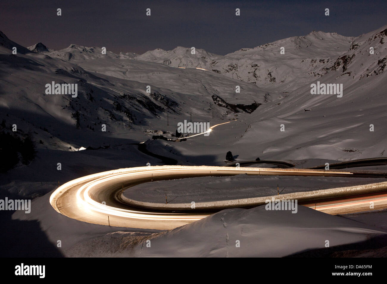 Julier, Bergpass, Pass, Straße, Nacht, dunkel, Verkehr, Transport, Kanton, GR, Graubünden, Graubünden, Schweiz, Europa, Stockfoto