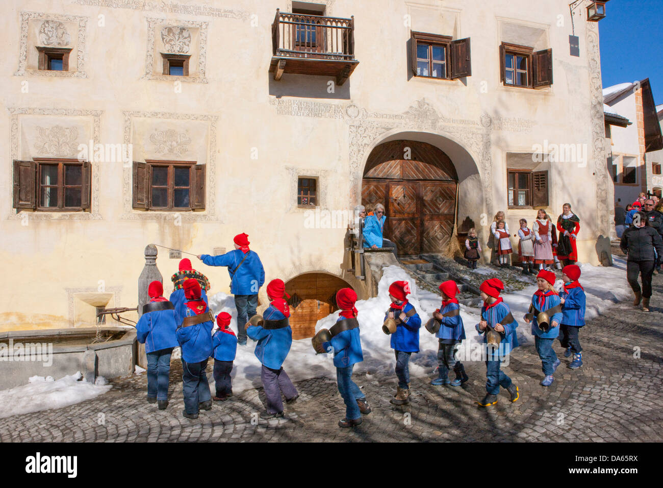 Chalandamarz, benutzerdefinierte, Guarda, Unterengadin, Tradition, Folklore, Trachten, Kind, Kinder, Trachten, National Stockfoto