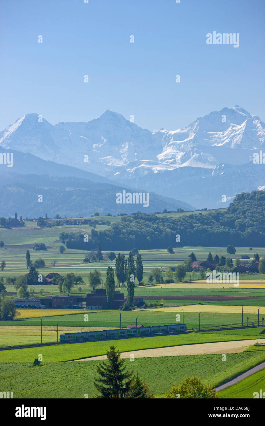 Gürbetal, Ansicht, Alpen, Berg, Berge, Berner, Kanton Bern, Jungfrau, Mönch, Mönch, Eiger, Landschaft, Landschaft, Landwirtschaft, Stockfoto