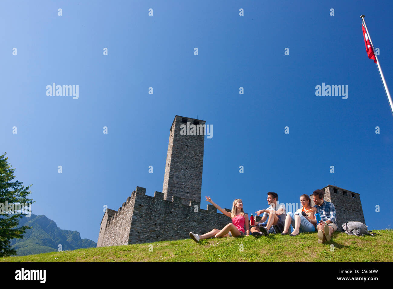 Touristen, Monte Bello, Besuch, Gebäude, Bau, Tourismus, Urlaub, Schloss, Kanton, TI, Ticino, Südschweiz, Großbrit Stockfoto