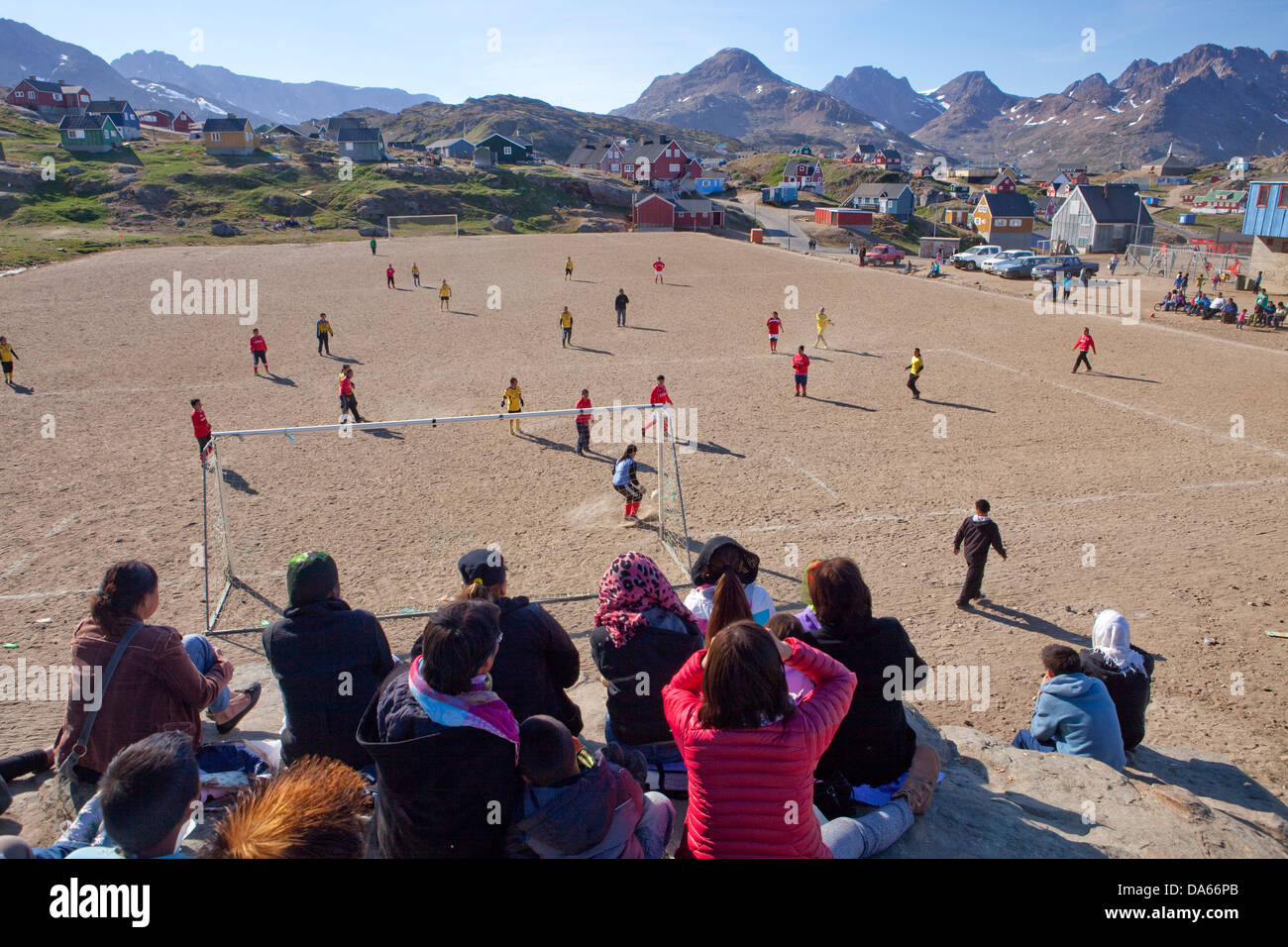 Fußball, Fußball, Tassiilaq, Grönland, Ost-Grönland, Sport, Fußballplatz Stockfoto