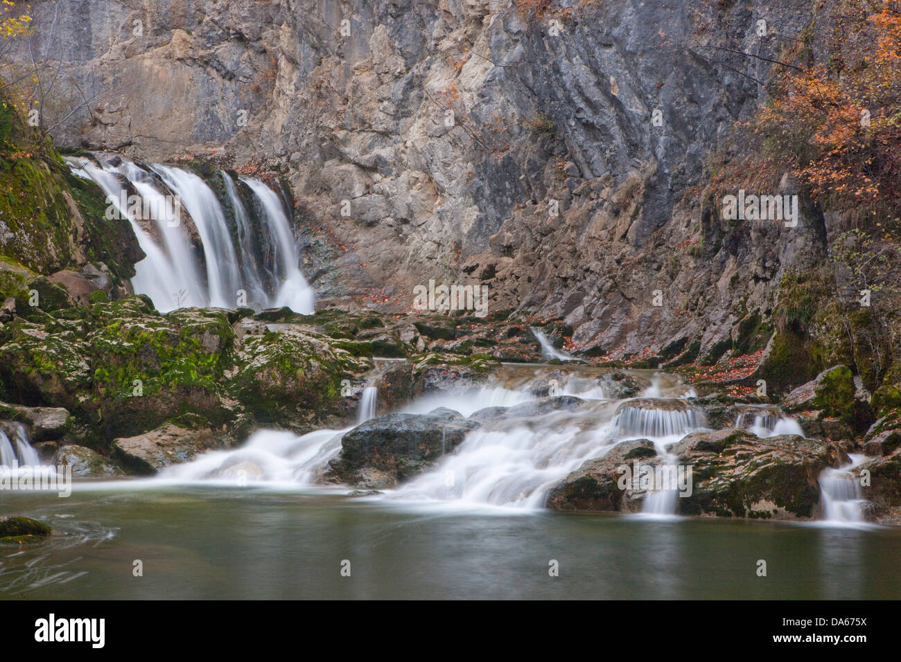Chute De La Verrière, Areuseschlucht, Jura, Fluss, Fluss, Bach, Körper des Wassers, Wasser, Nebel, Meer, Nebel, Nebel, Gulch, Canyon, Wasser Stockfoto