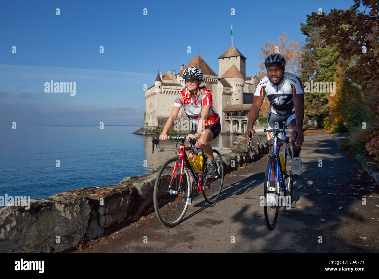 Radfahrer, Burg, Chillon, Genfer See, Herbst, Schloss, See, Seen, Kanton, VD, Waadt, Lac Leman, Fahrrad, Fahrräder, Fahrrad, Reiten Stockfoto
