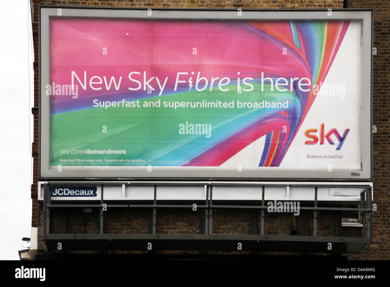 London England Billboard Werbung Sky Fibre Optic Broadband Stockfoto