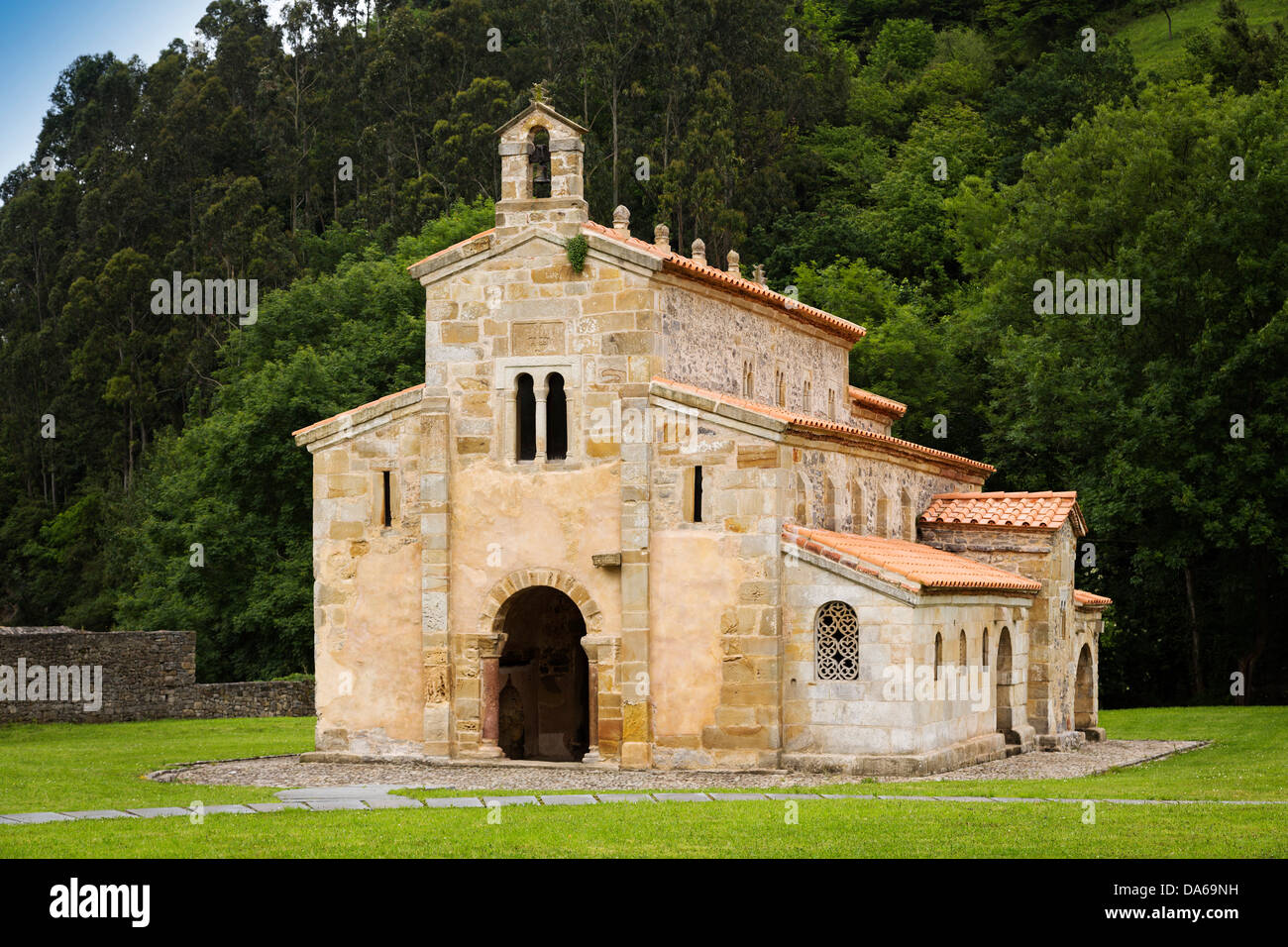 Iglesia de san salvador de valdediós Fotos und Bildmaterial in hoher