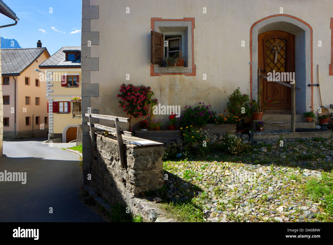 Gesendet, Schweiz, Europa, Kanton Graubünden, Graubünden, Engadin, Engadin, Unterengadin, Dorf, Häuser, Wohnungen, floral Grossgärtnerei Stockfoto