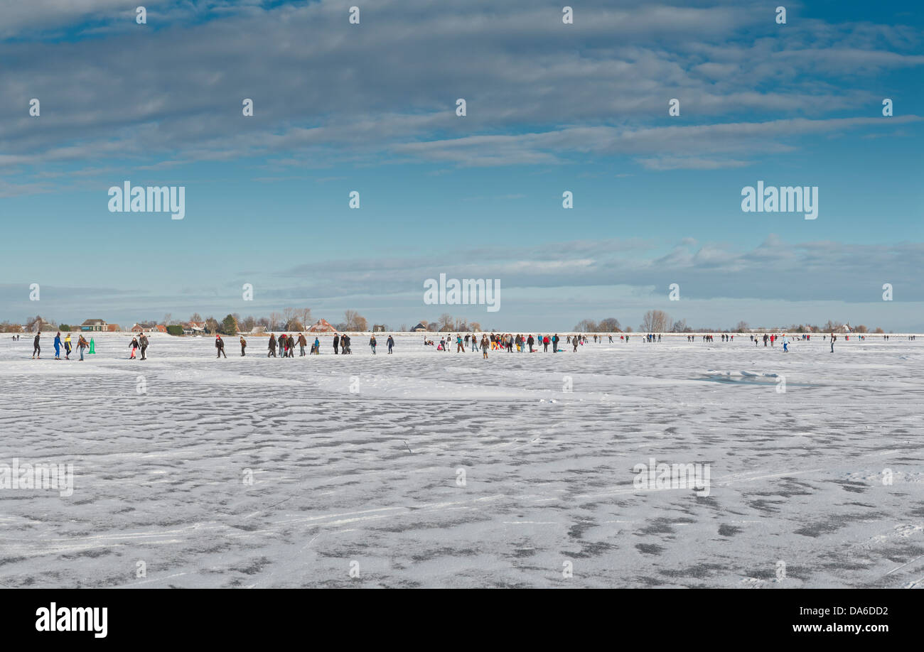 Holland, Niederlande, Europa, Monnickendam, Skater, gefroren, Gouwzee, Landschaft, Wasser, Winter, Schnee, Eis, Menschen, Skaten, Stockfoto