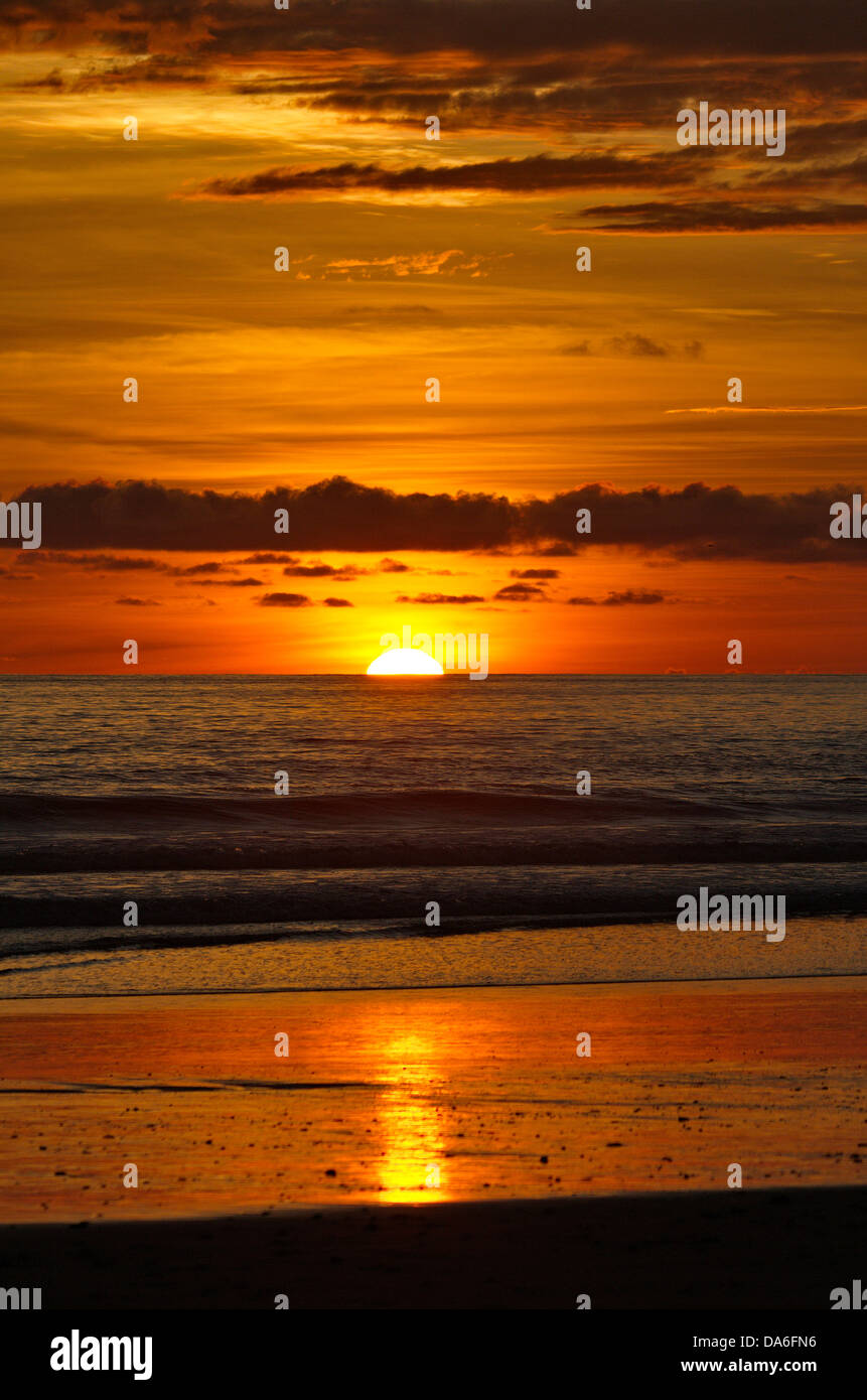 Sonnenuntergang, Sonne, orange, zurück Licht, romantisch, stimmungsvoll, Ruhe, abends, Costa Rica, Pacific, Meer, Natur Stockfoto