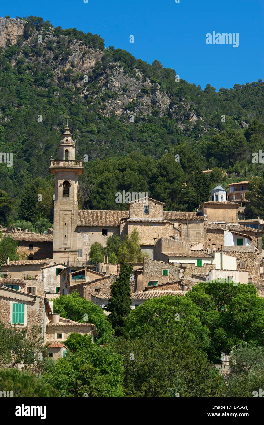 Stadtbild mit der Kartause oder Royal Kartäuser-Kloster von Valldemossa Stockfoto