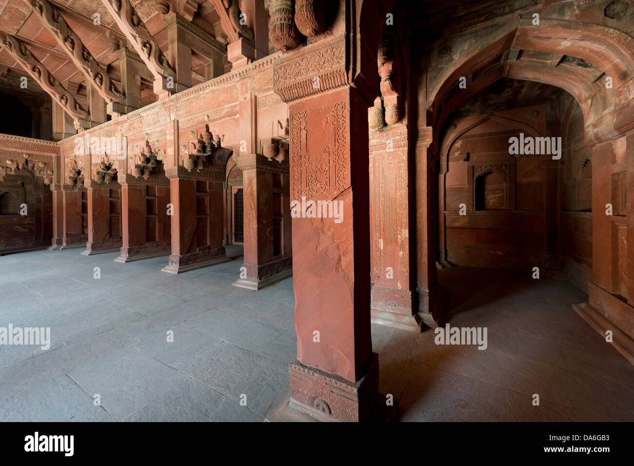 Zierelemente aus Sandstein im Inneren des Jahangiri Mahal, Red Fort geschnitzt Stockfoto