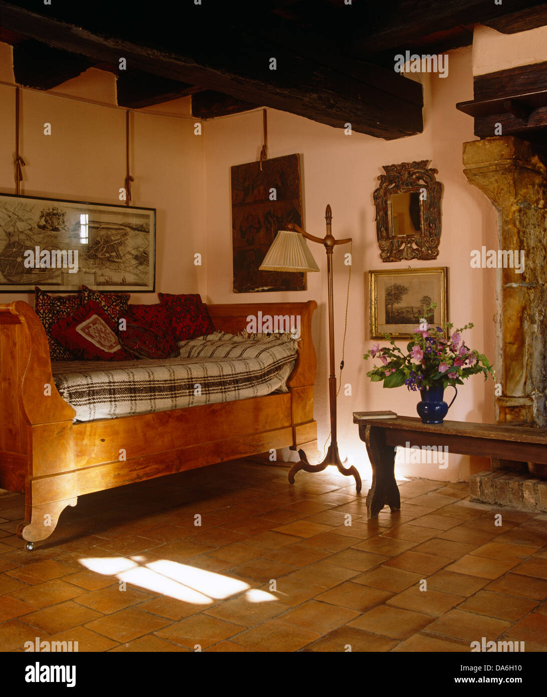 Traditional living room wooden beams -Fotos und -Bildmaterial in hoher  Auflösung – Alamy