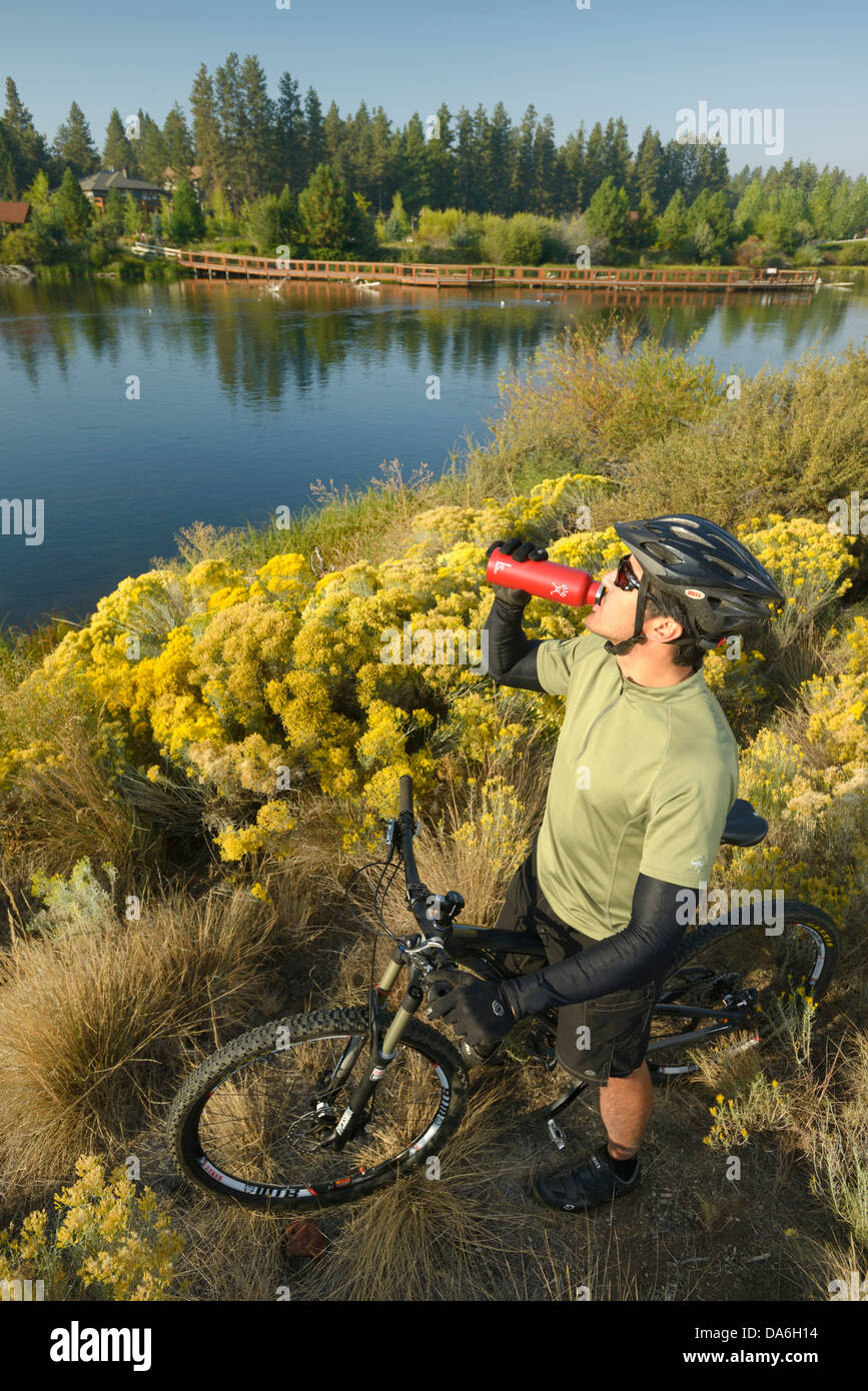 USA, USA, Amerika, Oregon, Fahrrad, Fahrrad, Mann, Sport, Radfahren, Wasserflasche, hydro-Kolben, Deschutes, County, Stockfoto