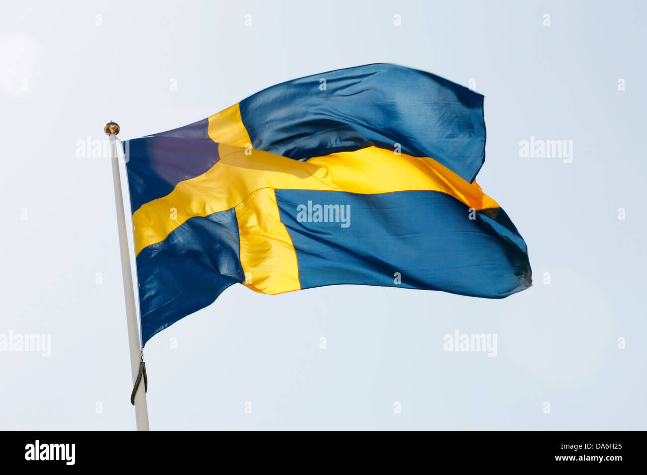 Skane, Schweden, niedrigen Winkel Ansicht der schwedischen Flagge Stockfoto