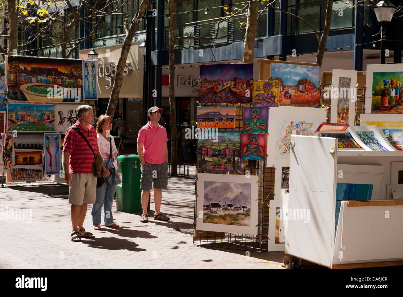 Malen für den Verkauf auf St. Georges Mall, Kapstadt, Südafrika Stockfoto