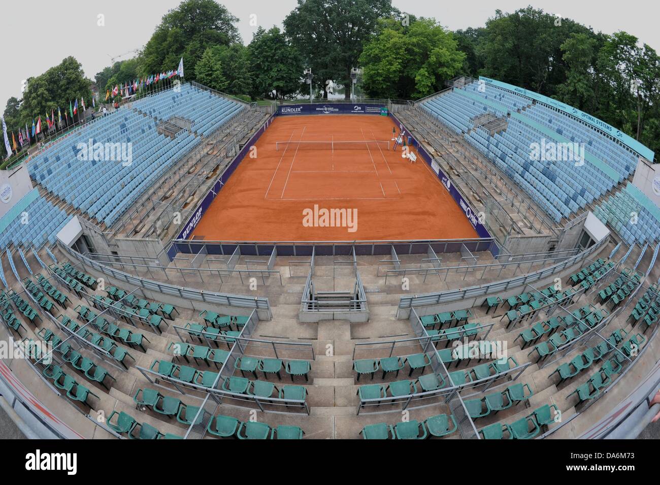 Blick auf das Hauptfeld von Steffi Graf TennisStadion auf dem Gelände