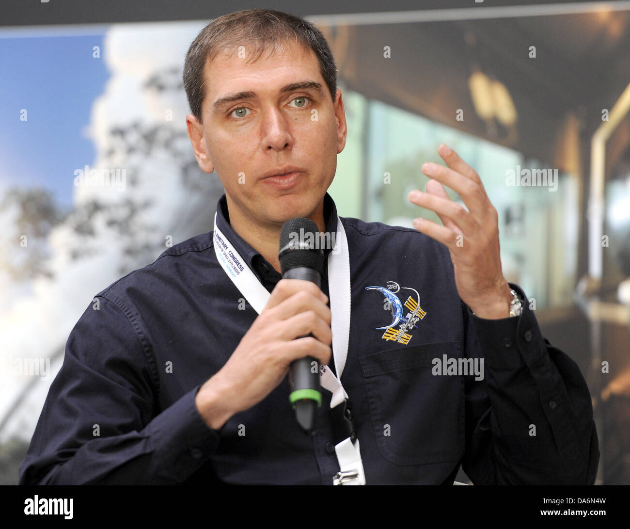 Russische Soyus Kosmonaut Sergej Alexandrowitsch Wolkow beteiligt sich an einer Diskussion auf Reisen Raumfahrtunternehmen Astrium GmbH in Bremen, Deutschland, 3. Juli 2013. Drei Raum-Reisende besuchen derzeit Bremen im Rahmen der 26 th planetarischen Kongress in Köln. Foto: Ingo Wagner Stockfoto