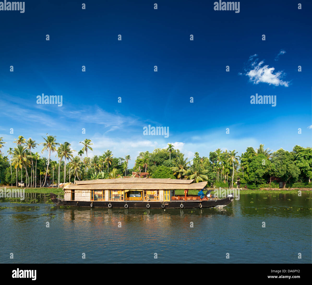 Kerala Indien Reisen Hintergrund - Hausboot auf Kerala Backwaters. Kerala, Indien Stockfoto