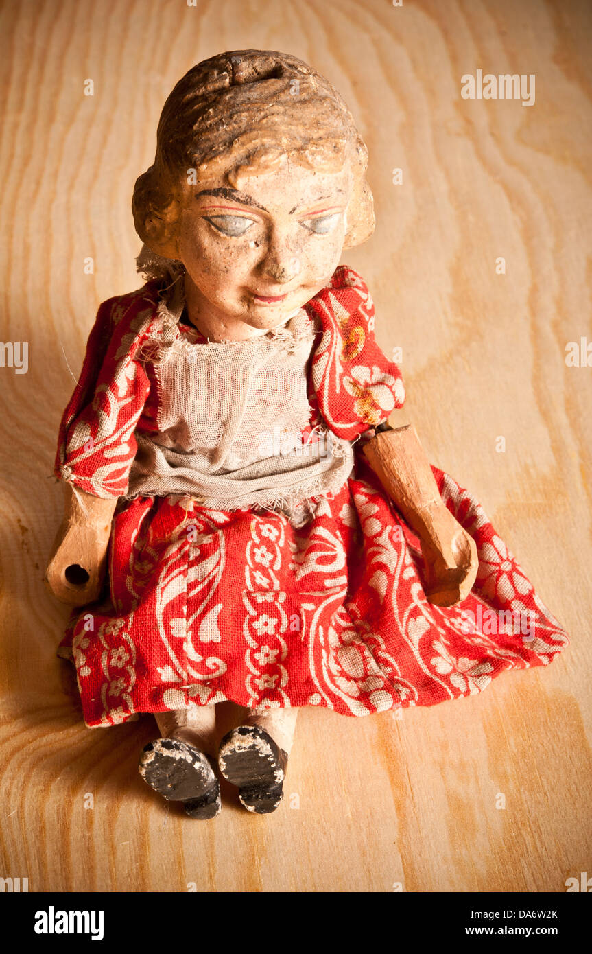sehr alte beschädigte marionette Stockfoto
