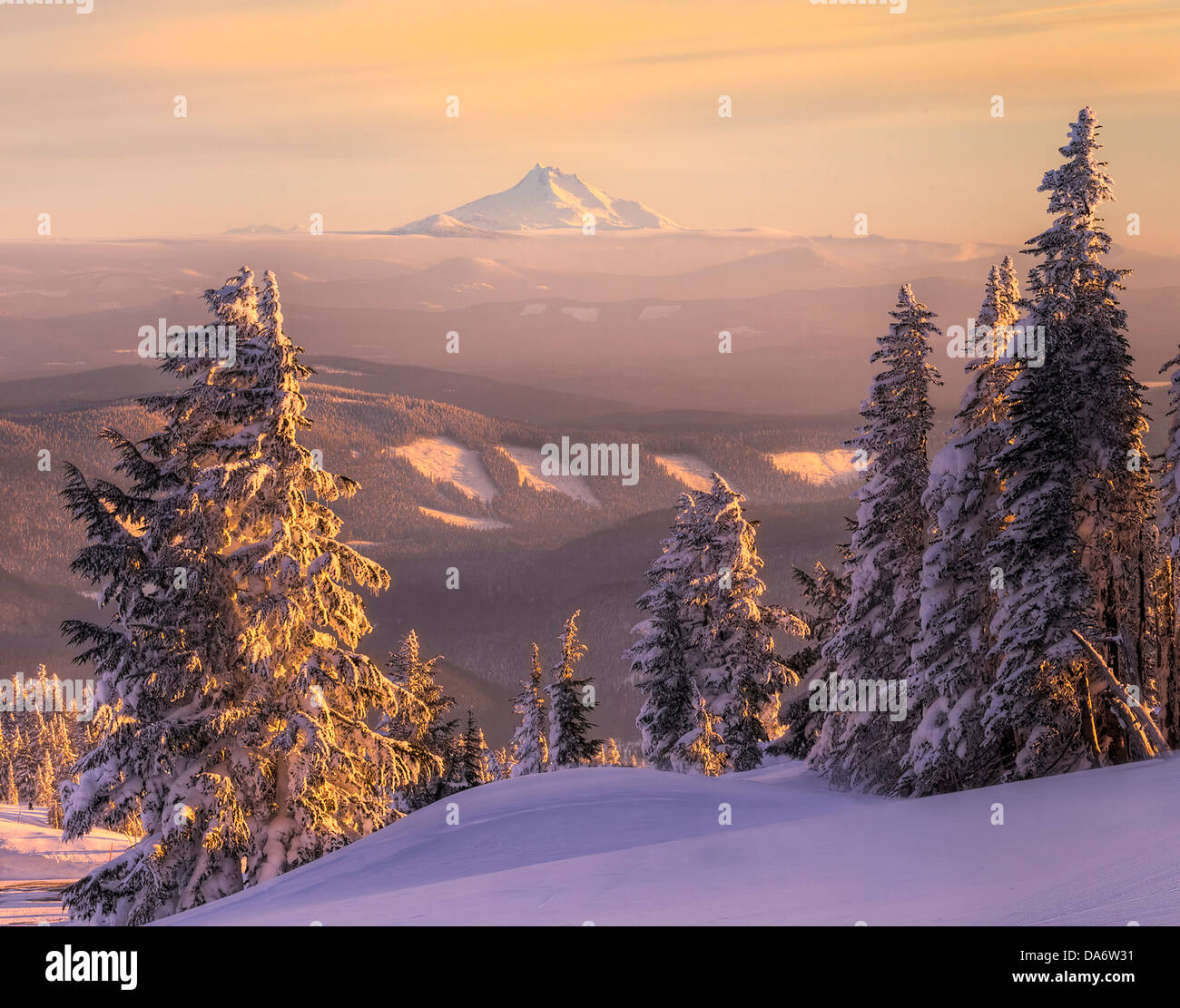 USA, USA, Amerika, Oregon, Mount Hood, National Forest, Jahreszeiten, Winter, Schnee, Mount Jefferson, Stockfoto