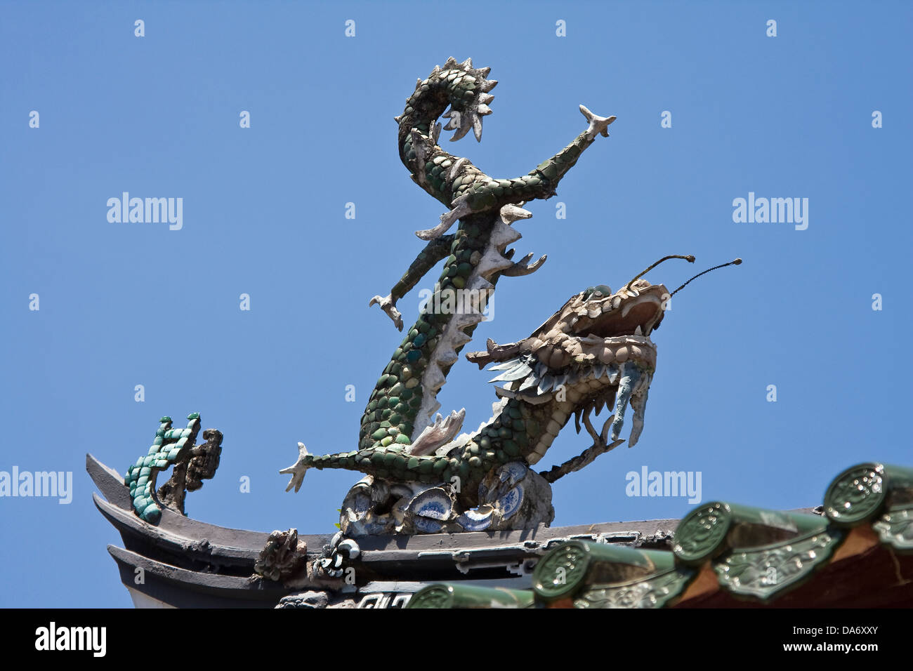 Asia, Singapur, Singapur, China Town, Thian Hock Keng Hokkien Tempel, Drachen auf dem Dach Stockfoto