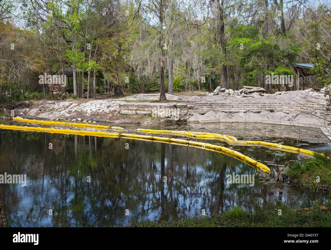 PoE-Quellen in der Nähe von High Springs im nördlich-zentralen Florida wird zum Bereich Hauptfeder renoviert. Stockfoto