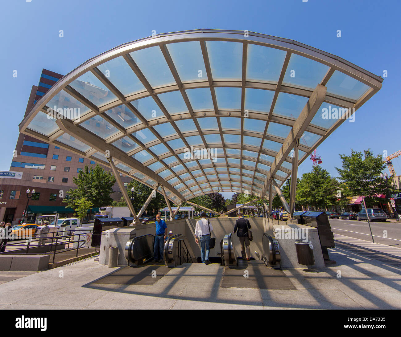 ARLINGTON, VA, USA - Eingang der Clarendon Metro Station. Stockfoto