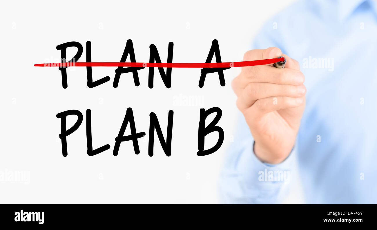 Business-Plan-Strategie ändern. Geschäftsmann überqueren Plan A, schreiben plan B. isoliert auf weißem Hintergrund. Stockfoto