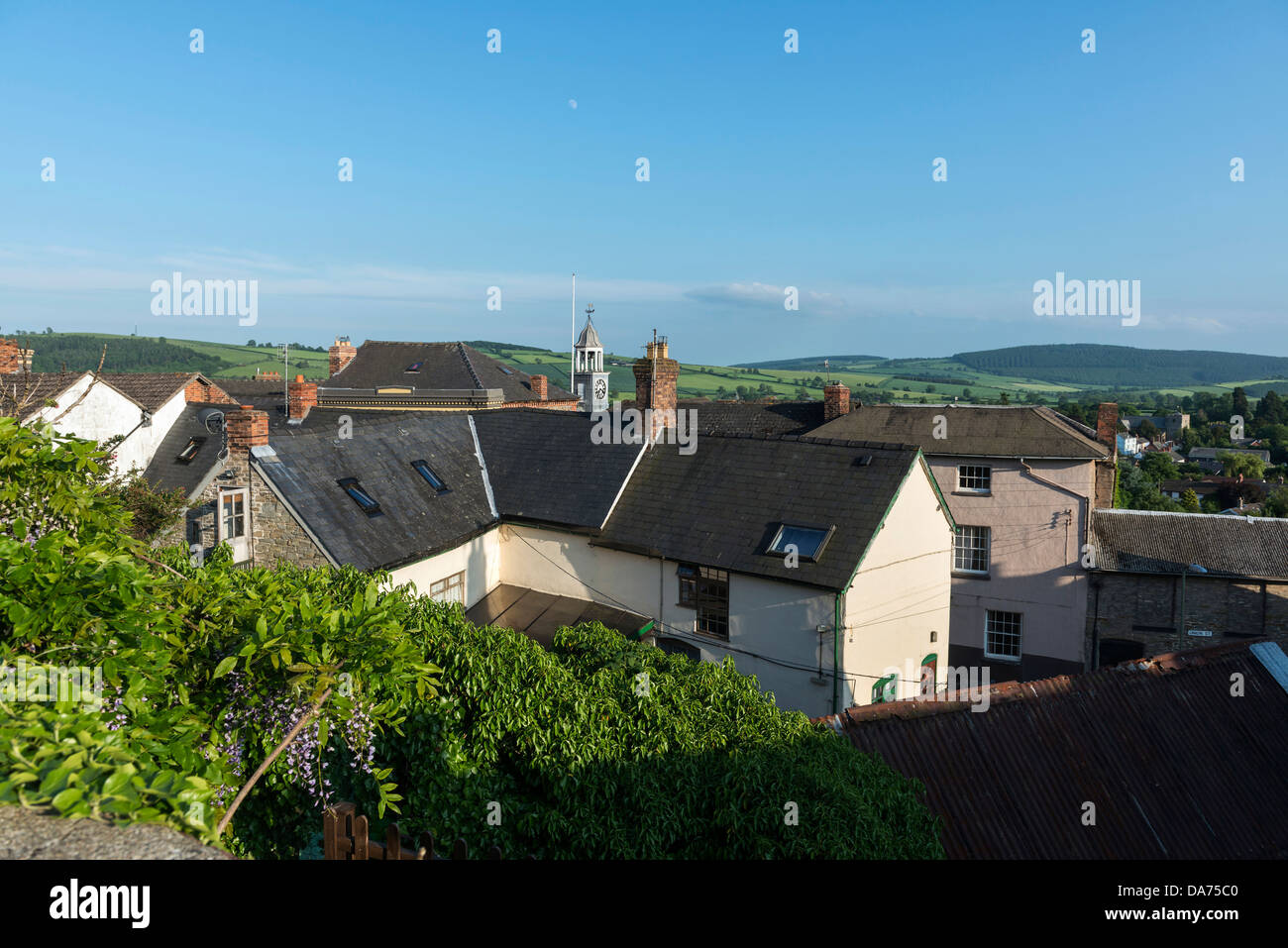 Panoramablick über die Stadt Bischofsburg und die South Shropshire Hügel. Stockfoto