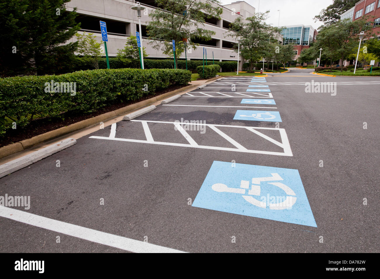 Behinderten-Parkplätze Stockfoto