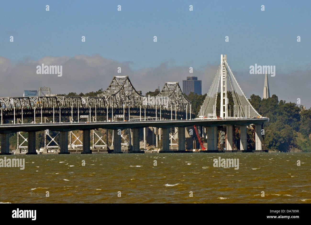 östlichen Spannweiten von Oakland Bay Bridge in San Francisco, Kalifornien, USA Stockfoto