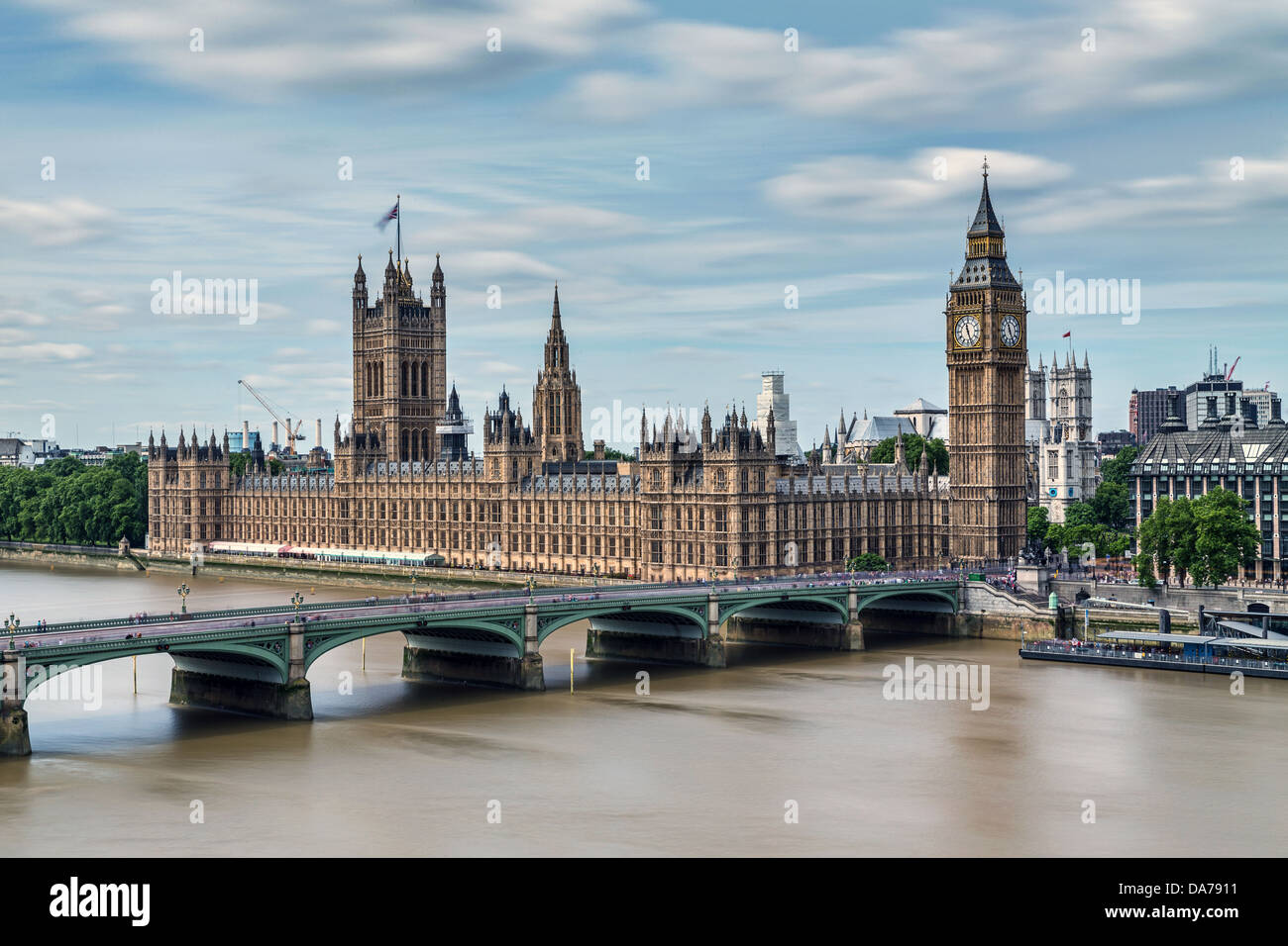 Langzeitbelichtung der Houses of Parliament, Westminster Bridge und Big Ben in London, England UK Stockfoto