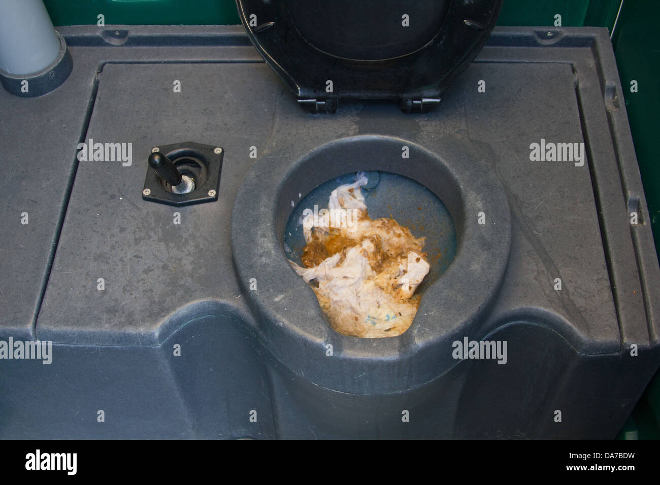 Verschmutzte Toilette am Glastonbury Festival 2013, Somerset, England, Vereinigtes Königreich. Stockfoto